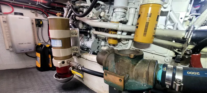 Slide: The Image of Engine room of 2000 Duffy 35 Hardtop Cruiser. - 40