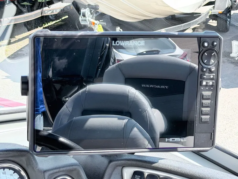 Slide: The Image of Lowrance HDS-12 screen on Tracker Targa V-18 Combo boat. - 13