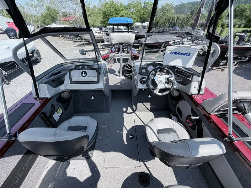 Slide: The Image of Interior of a 2017 Tracker Targa V-18 Combo boat with steering console. - 17