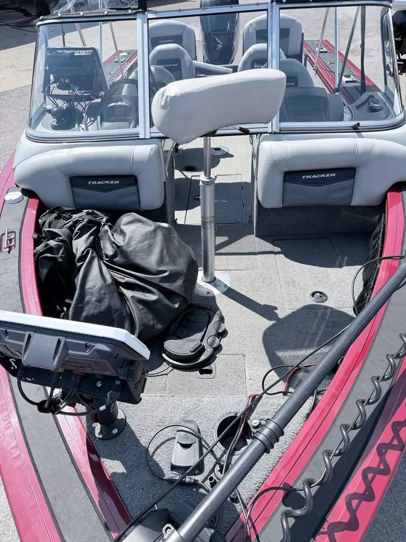 Slide: The Image of Interior view of a 2017 Tracker Targa V-18 Combo boat. - 18