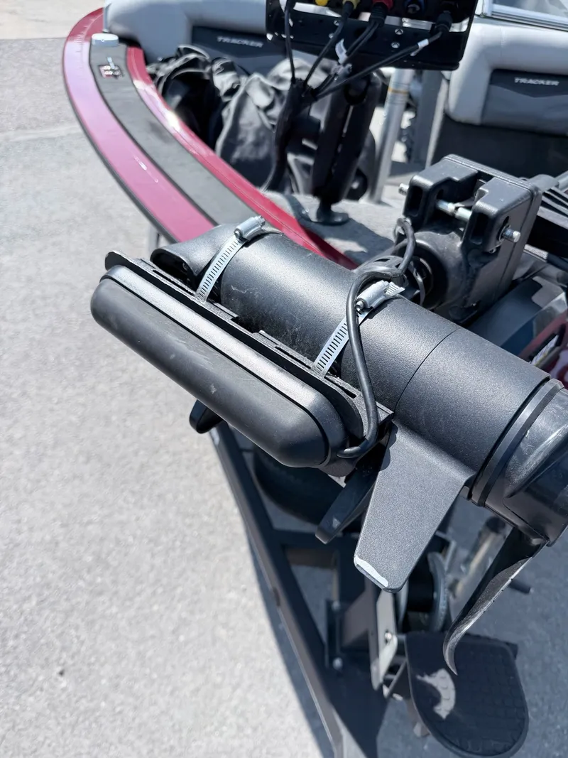 Slide: The Image of Close-up of a 2017 Tracker Targa V-18 Combo boat part. - 30