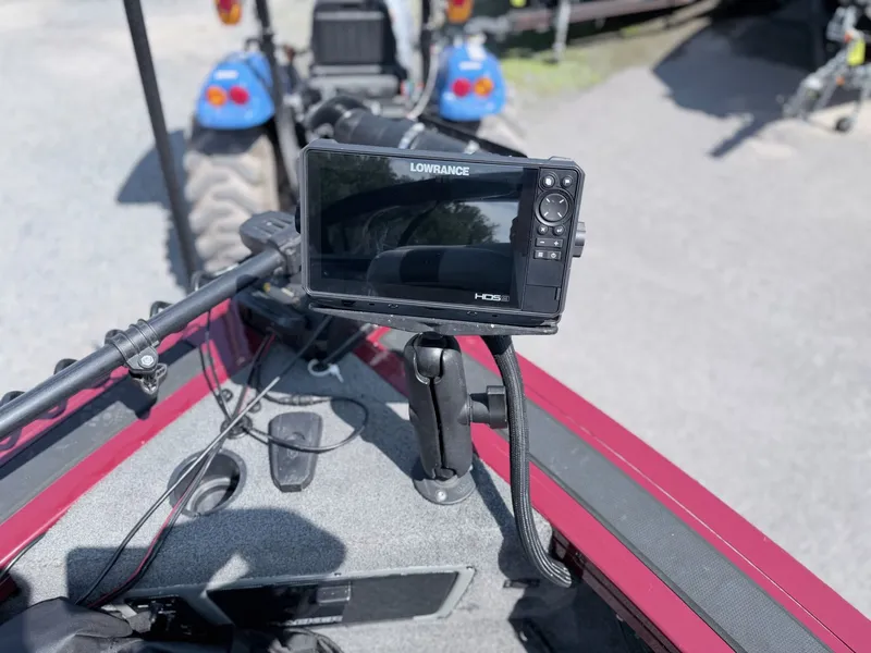 Slide: The Image of Lowrance fish finder on Tracker Targa V-18 Combo boat, 2017 model. - 33