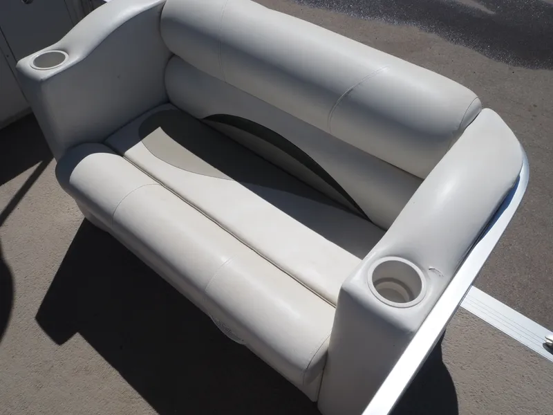 Slide: The Image of Harris Sunliner 200 boat seat, 2005 model, with cup holders. - 12