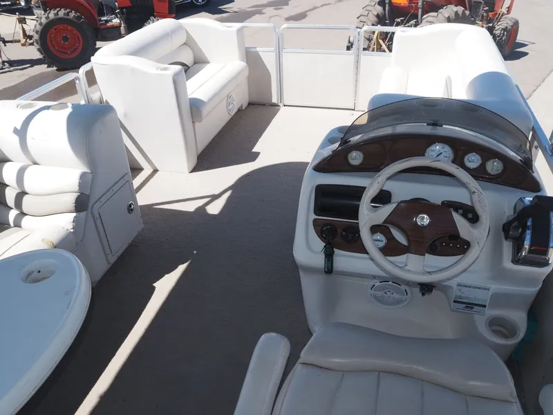 Slide: The Image of Interior of a 2005 Harris Sunliner 200 pontoon boat. - 8