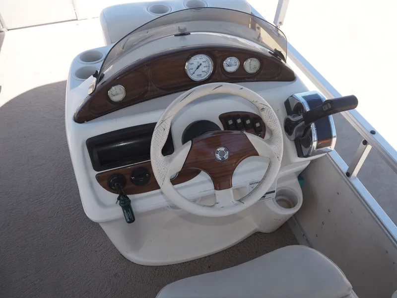 Slide: The Image of Dashboard of a 2005 Harris Sunliner 200 pontoon boat. - 9