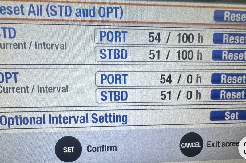 Slide: The Image of Display screen showing maintenance intervals for Robalo R265 Walkaround, 2017 model. - 10