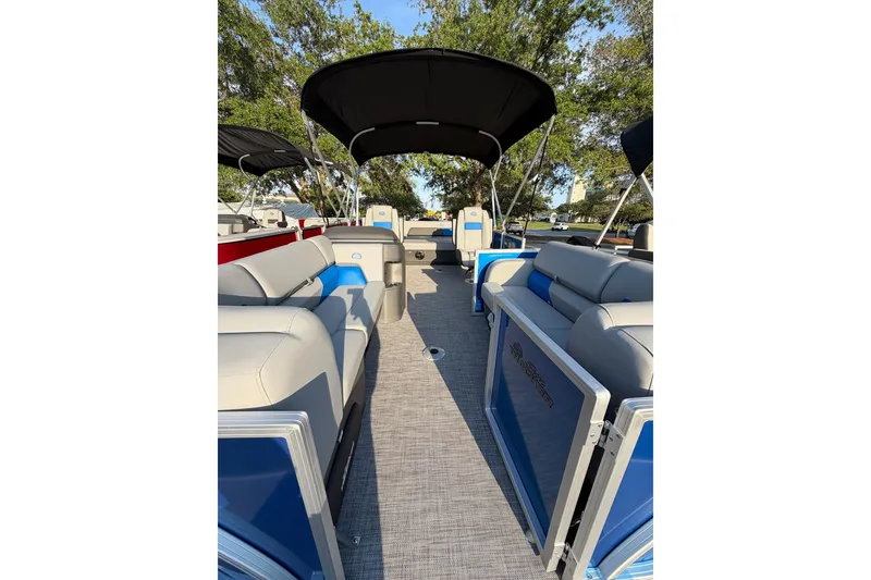 Slide: The Image of Sun Tracker Party Barge 22 RF DLX 2026 - 5