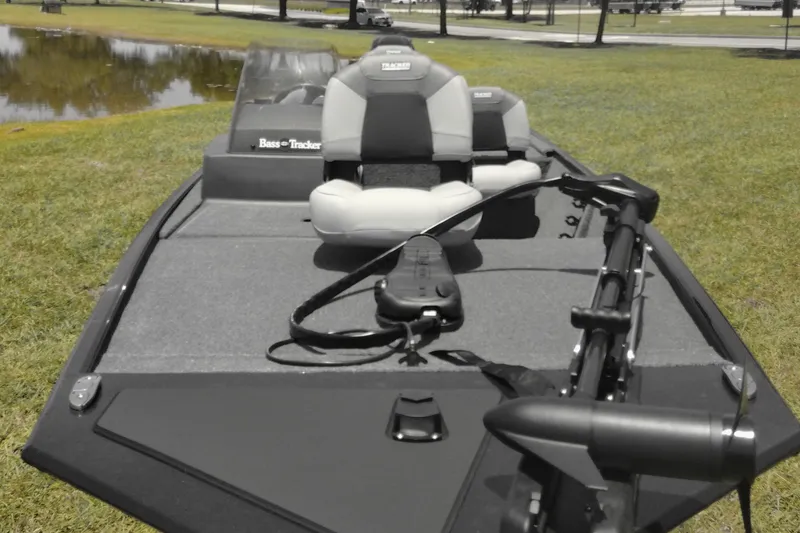Slide: The Image of 2026 Tracker Bass Tracker Classic XL boat on grassy shore near a pond. - 7