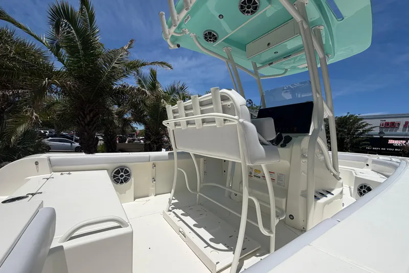 Slide: The Image of Mako 226 Center Console 2026 - 13