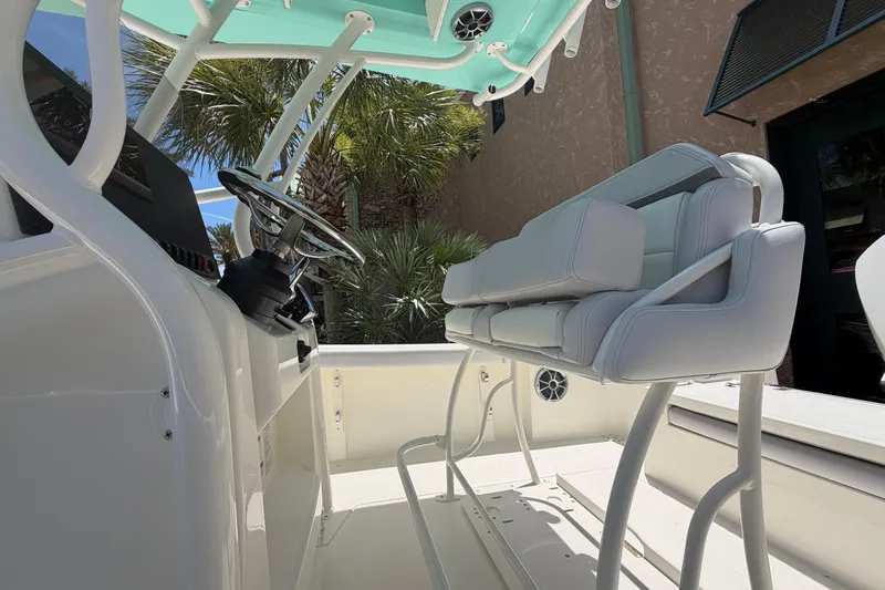 Slide: The Image of Mako 226 Center Console 2026 - 16