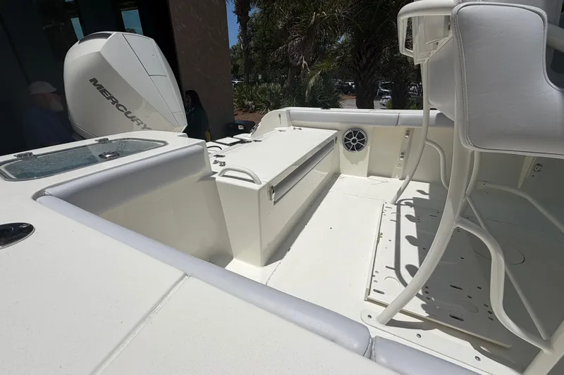 Slide: The Image of Mako 226 Center Console 2026 - 17