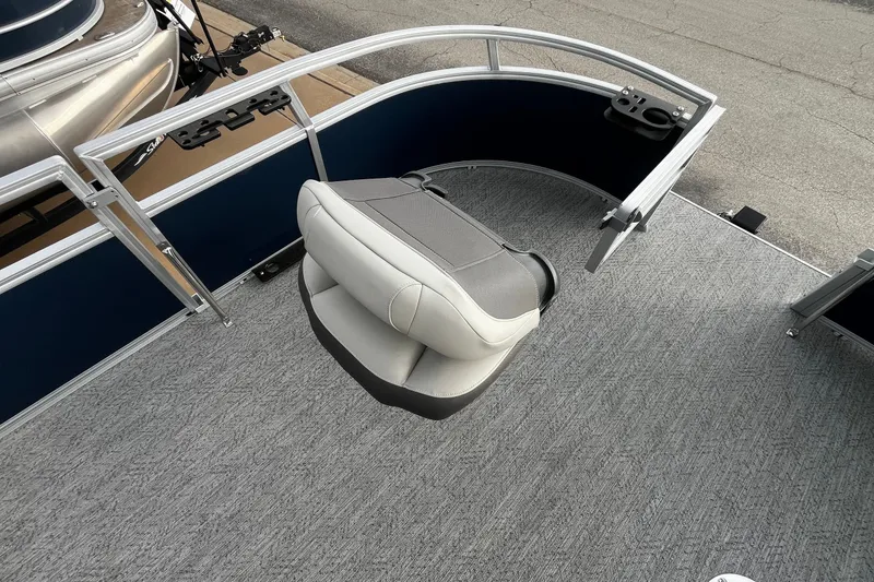 Slide: The Image of Sun Tracker Bass Buggy 16 XL Select 2026 - 14