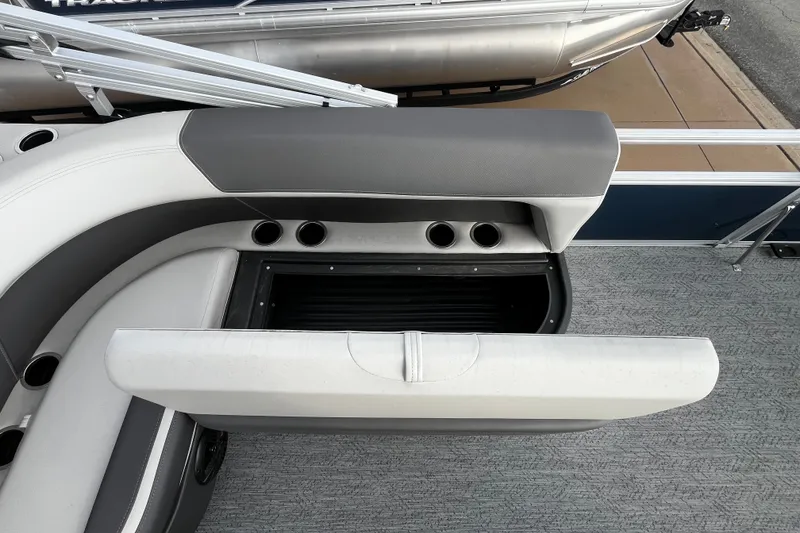 Slide: The Image of Sun Tracker Bass Buggy 16 XL Select 2026 - 15