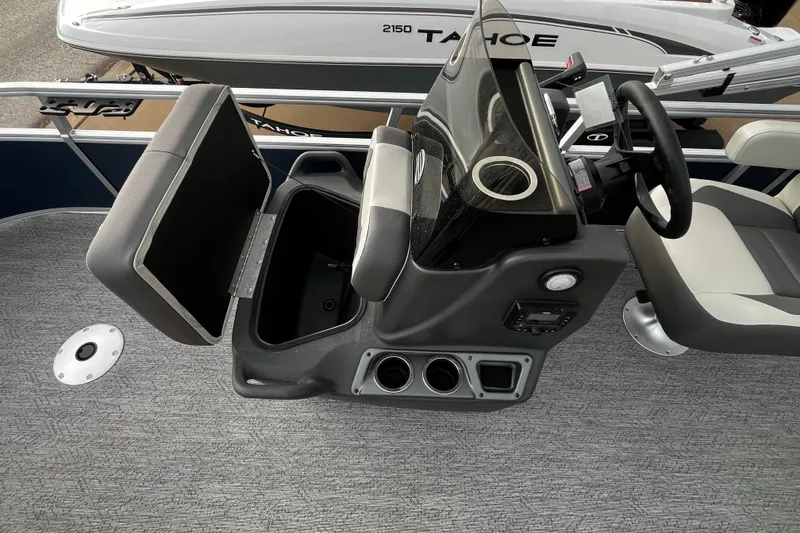 Slide: The Image of Sun Tracker Bass Buggy 16 XL Select 2026 - 13