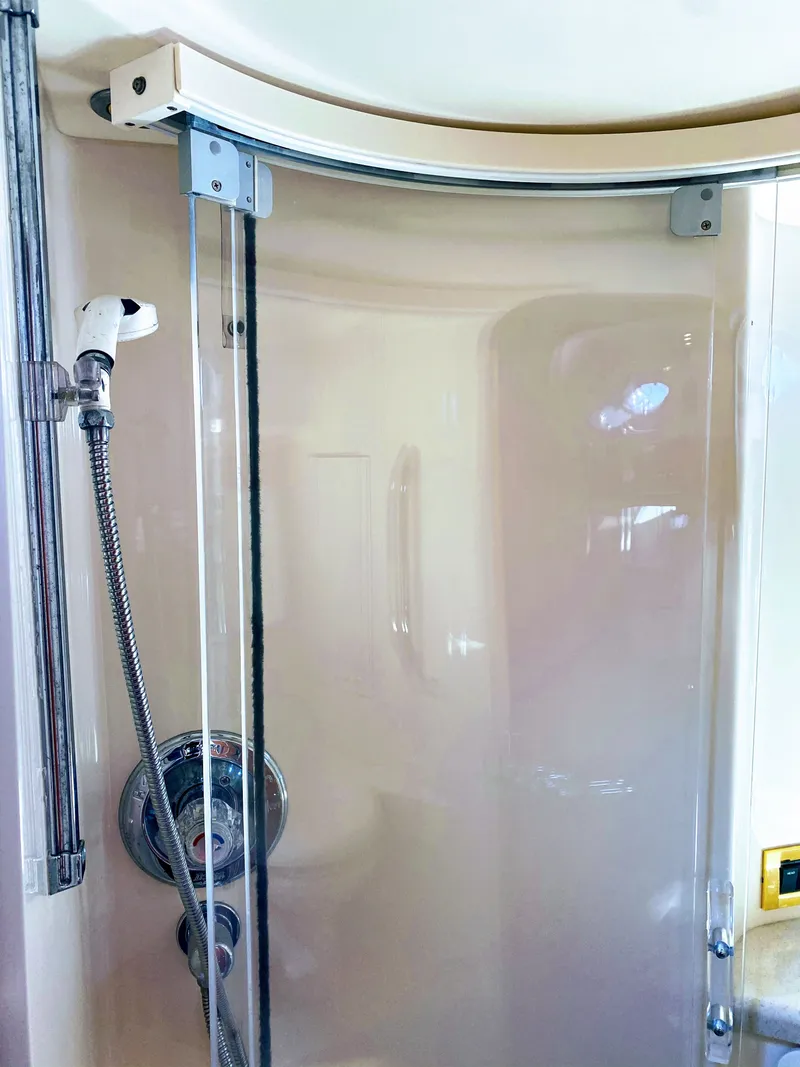 Slide: The Image of Shower in Sea Ray 370 Express Cruiser, 1999 model. - 36