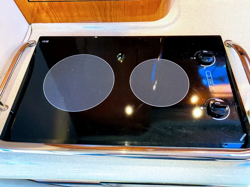 Slide: The Image of Cooktop on Sea Ray 370 Express Cruiser, year 1999. - 39