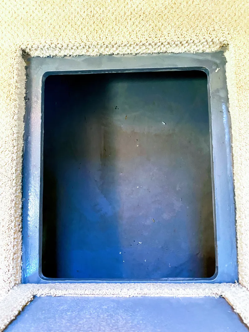 Slide: The Image of Interior compartment of a 1999 Sea Ray 370 Express Cruiser boat. - 40