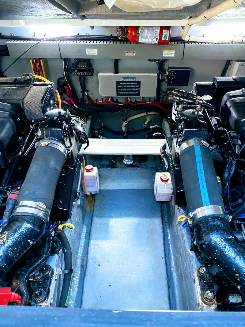 Slide: The Image of Sea Ray 370 Express Cruiser 1999 - 53