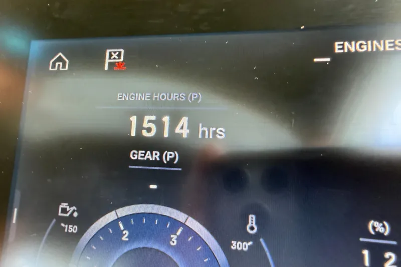 Slide: The Image of Digital display showing 1514 engine hours on a 2006 Formula 400 Super Sport. - 20