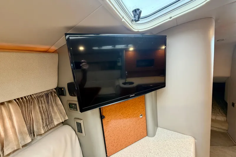 Slide: The Image of Interior of a 2006 Formula 400 Super Sport with mounted flat-screen TV. - 34