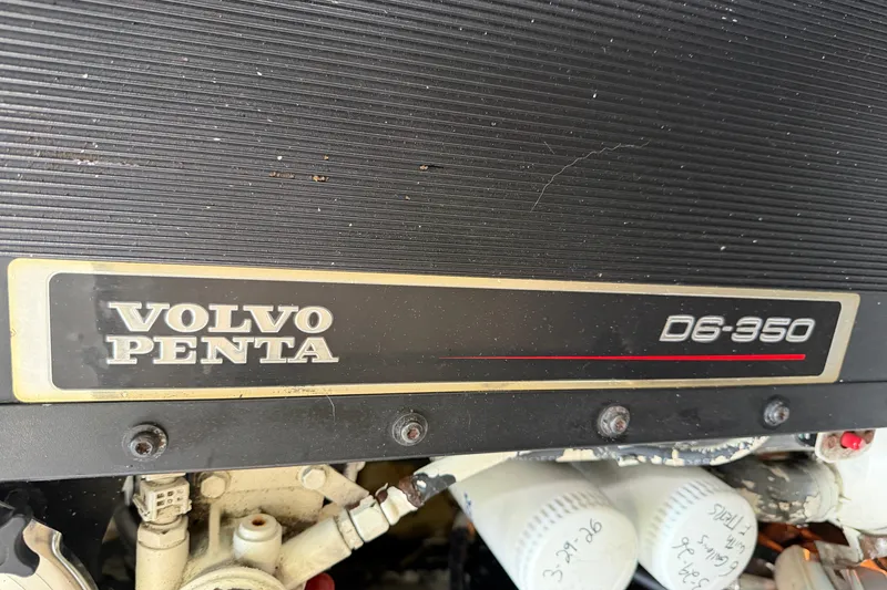 Slide: The Image of Volvo Penta D6-350 engine in a 2006 Formula 400 Super Sport boat. - 45