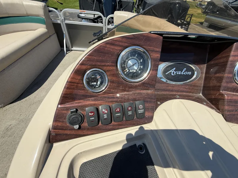 Slide: The Image of Avalon 19LS 2014 - 12