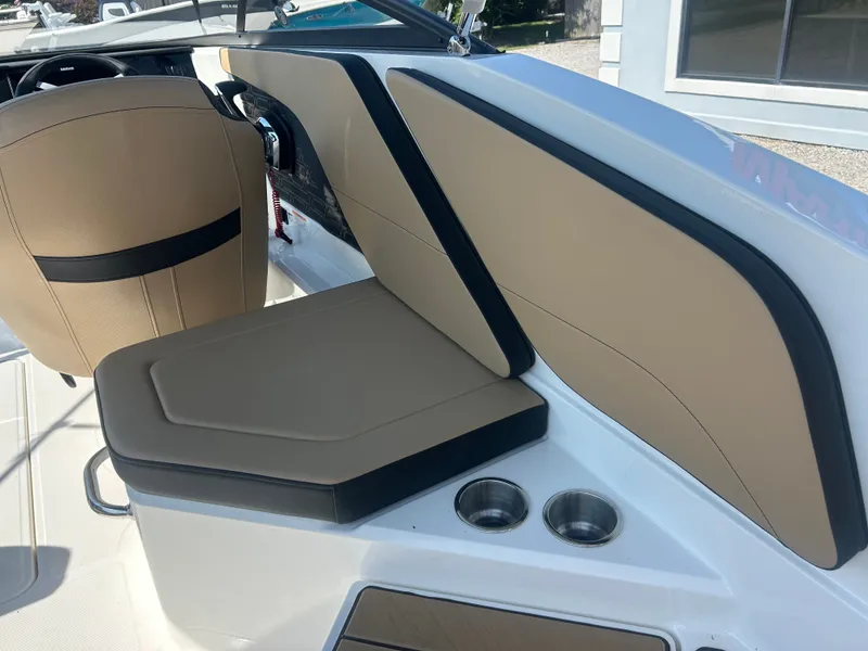 Slide: The Image of Sea Ray SPX 210 Outboard 2026 - 10