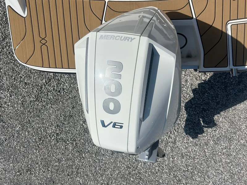 Slide: The Image of Sea Ray SPX 210 Outboard 2026 - 6