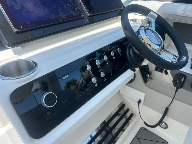 Slide: The Image of Sea Ray SLX 310 Outboard 2026 - 22