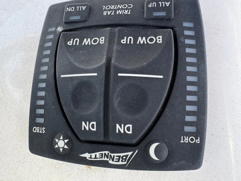 Slide: The Image of Trim tab control on Sea Hunt Gamefish 25, model 2024. - 12