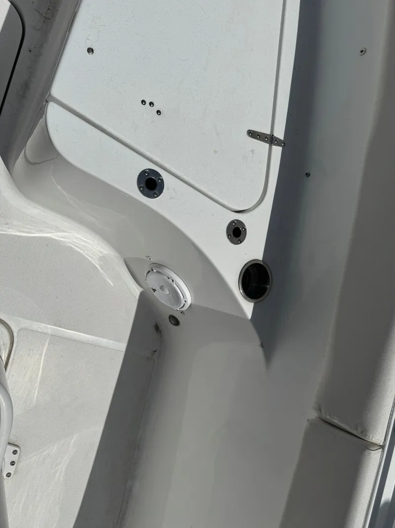Slide: The Image of Interior view of a 2024 Sea Hunt Gamefish 25 boat. - 45