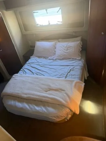 Slide: The Image of Interior of 2005 Sea Ray 390 Motor Yacht with cozy bed. - 17
