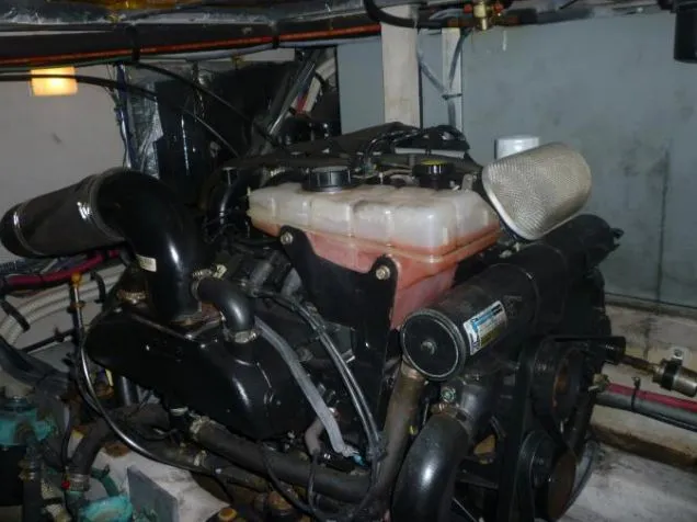Slide: The Image of Engine room of 2005 Sea Ray 390 Motor Yacht. - 23