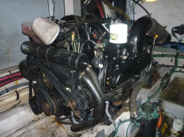 Slide: The Image of Engine room of 2005 Sea Ray 390 Motor Yacht. - 24