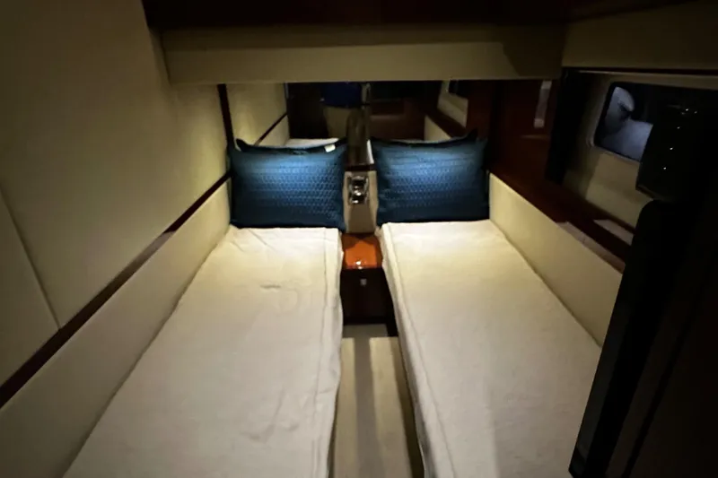 Slide: The Image of Interior of 2015 Sea Ray 510 Fly with twin beds. - 40