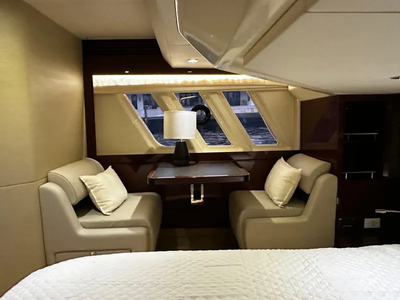 Slide: The Image of Interior of 2015 Sea Ray 510 Fly yacht cabin. - 44