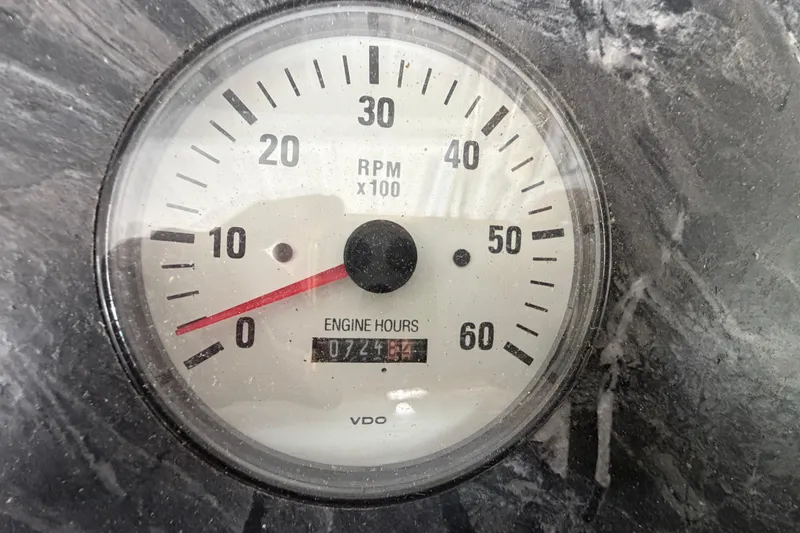 Slide: The Image of Tachometer of 1998 Formula 280 Sun Sport showing 724 engine hours. - 12