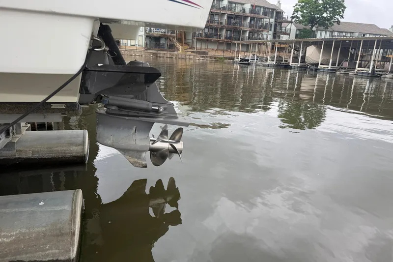 Slide: The Image of 1998 Formula 280 Sun Sport boat propeller near docked waterfront area. - 19