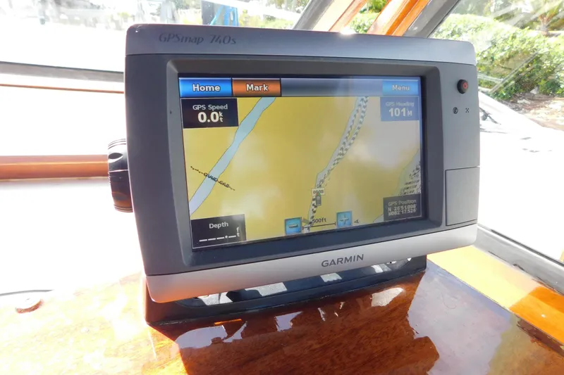 Slide: The Image of Garmin GPSmap 140s on 1995 Lyman 27 Cruisette boat dashboard. - 28