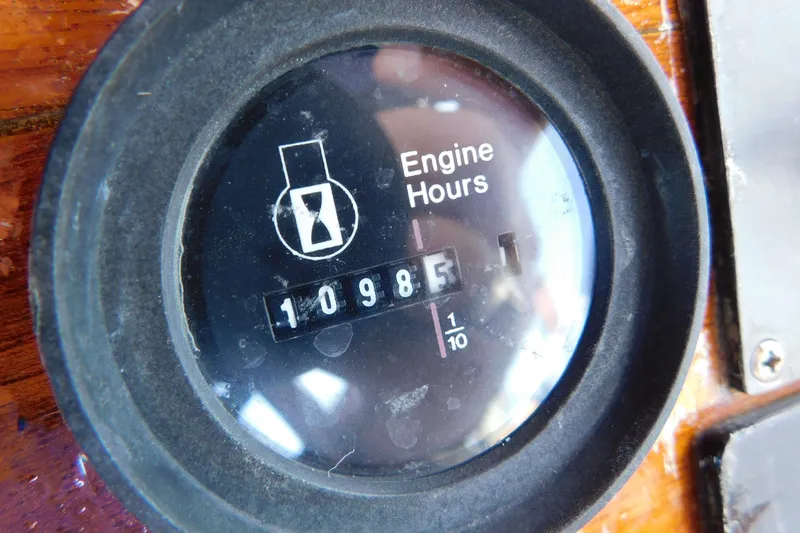 Slide: The Image of Engine hour meter reading 1098.5 on a 1995 Lyman 27 Cruisette boat. - 31