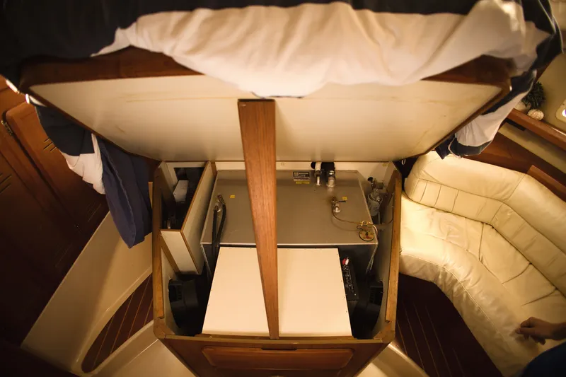 Slide: The Image of Interior of a 1994 Hunter Passage yacht with seating area. - 18