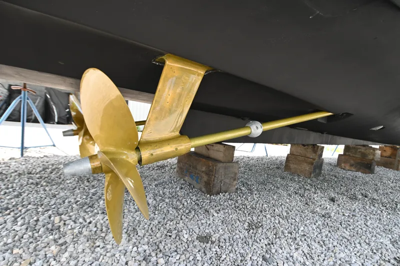 Slide: The Image of Propeller and shaft of 2014 Azimut Magellano 50 yacht on dry dock. - 41