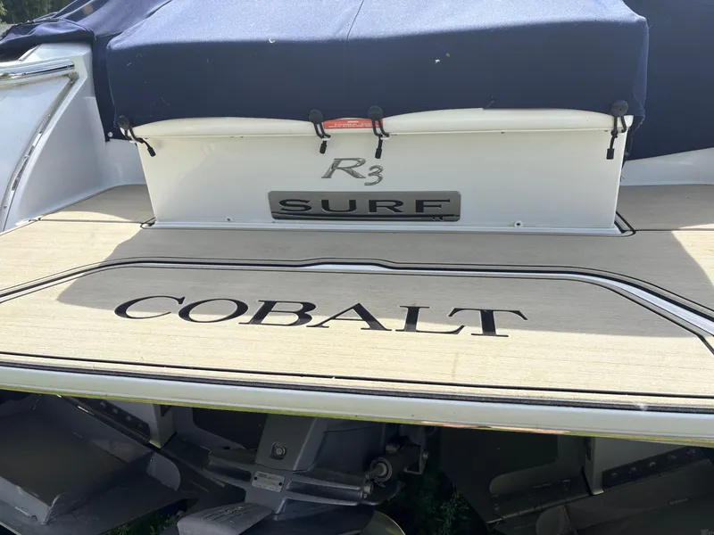 Slide: The Image of Cobalt R3 Surf 2021 - 3