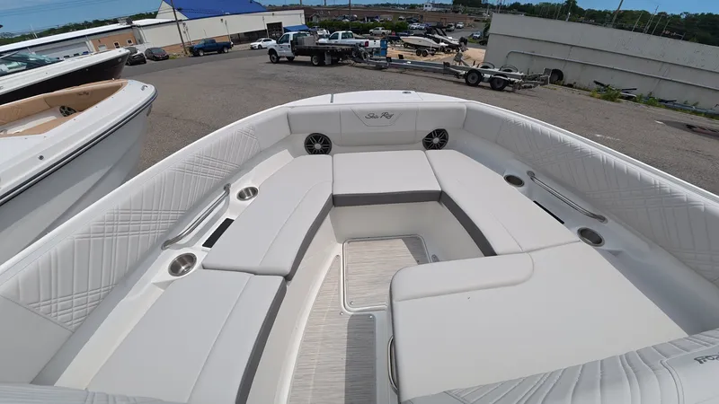 Slide: The Image of Sea Ray SDX 250 Outboard 2026 - 39