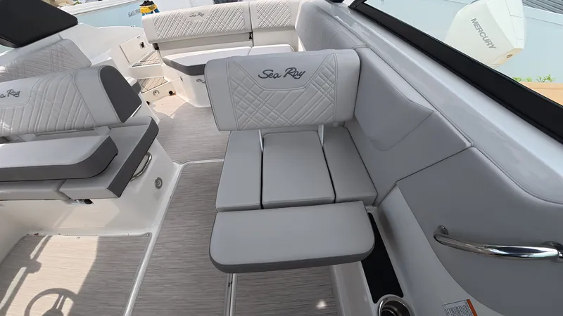 Slide: The Image of Sea Ray SDX 250 Outboard 2026 - 29