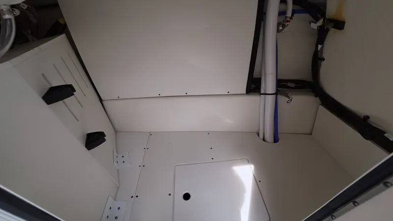 Slide: The Image of Sea Ray SDX 250 Outboard 2026 - 36