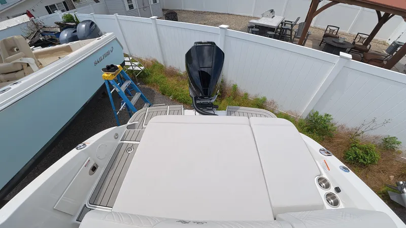 Slide: The Image of Sea Ray SDX 250 Outboard 2026 - 10