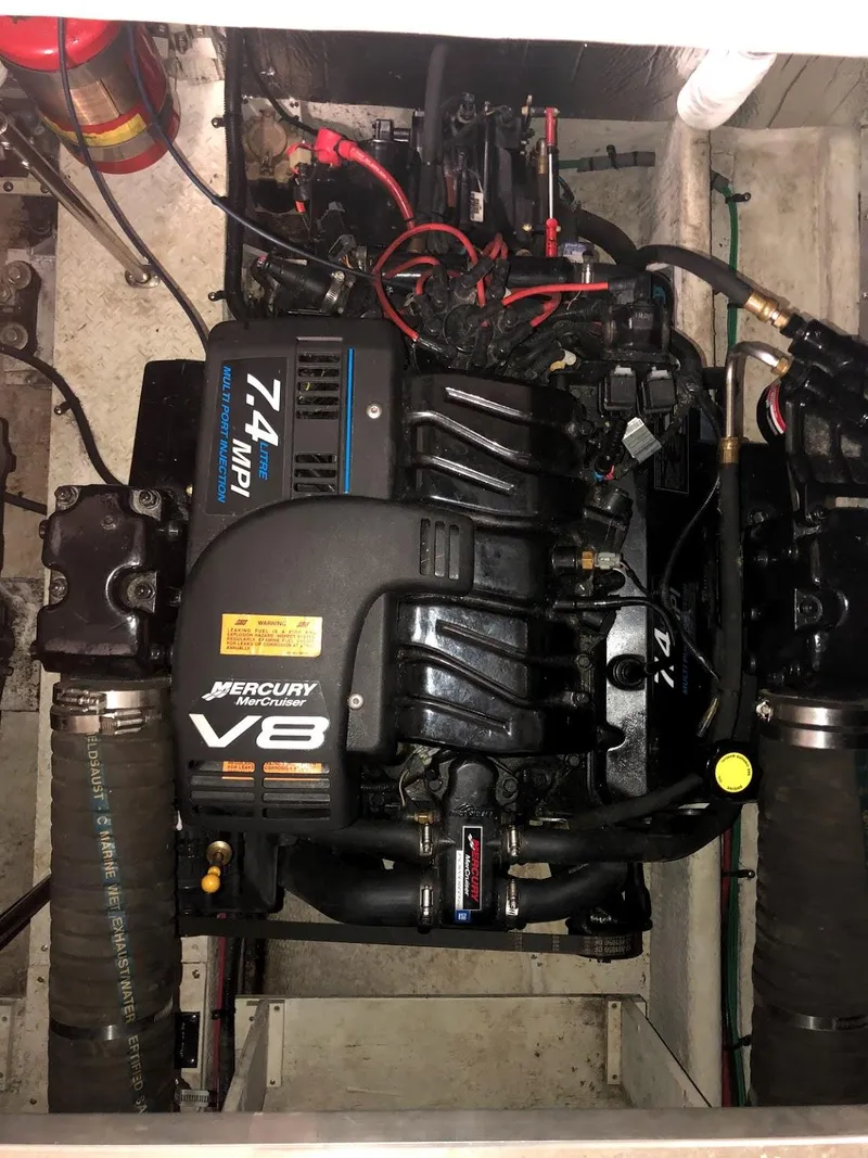 Slide: The Image of Mercury Cruiser V8 engine in 2000 Cruisers Yachts 3575 Express. - 31
