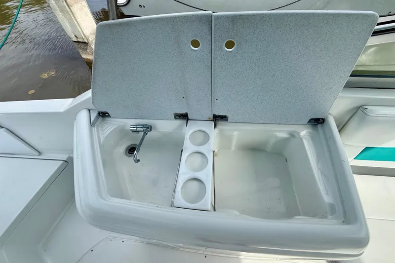 Slide: The Image of 1995 Formula 280 Sun Sport boat sink with cup holders and cover. - 14