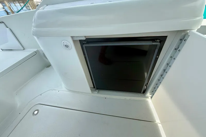 Slide: The Image of 1995 Formula 280 Sun Sport boat interior with built-in refrigerator. - 15